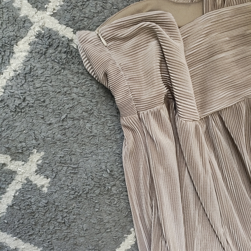 Nwt Lush one shoulder Jumpsuit taupe color size med - Picture 3 of 8